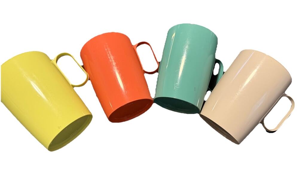 Plas-Tex Plastic Handled Cups Set of 4 VINTAGE MCM * See Details